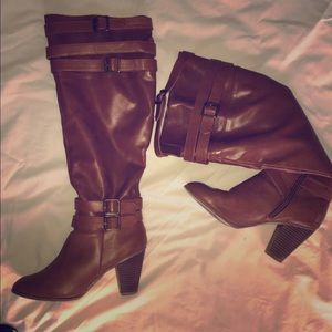 Fits right underneath the knee